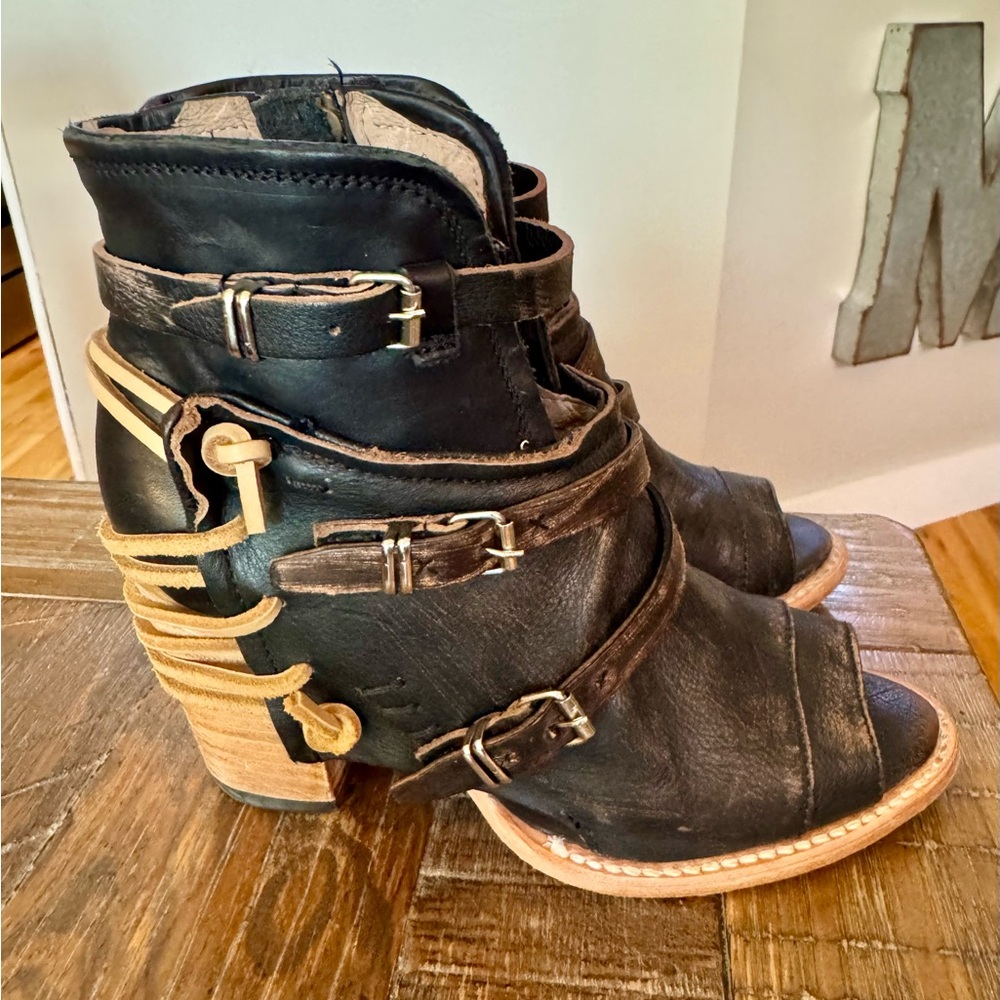 Freebird Carter Women’s Black Leather Strappy Open-Toe Booties, Size 7
